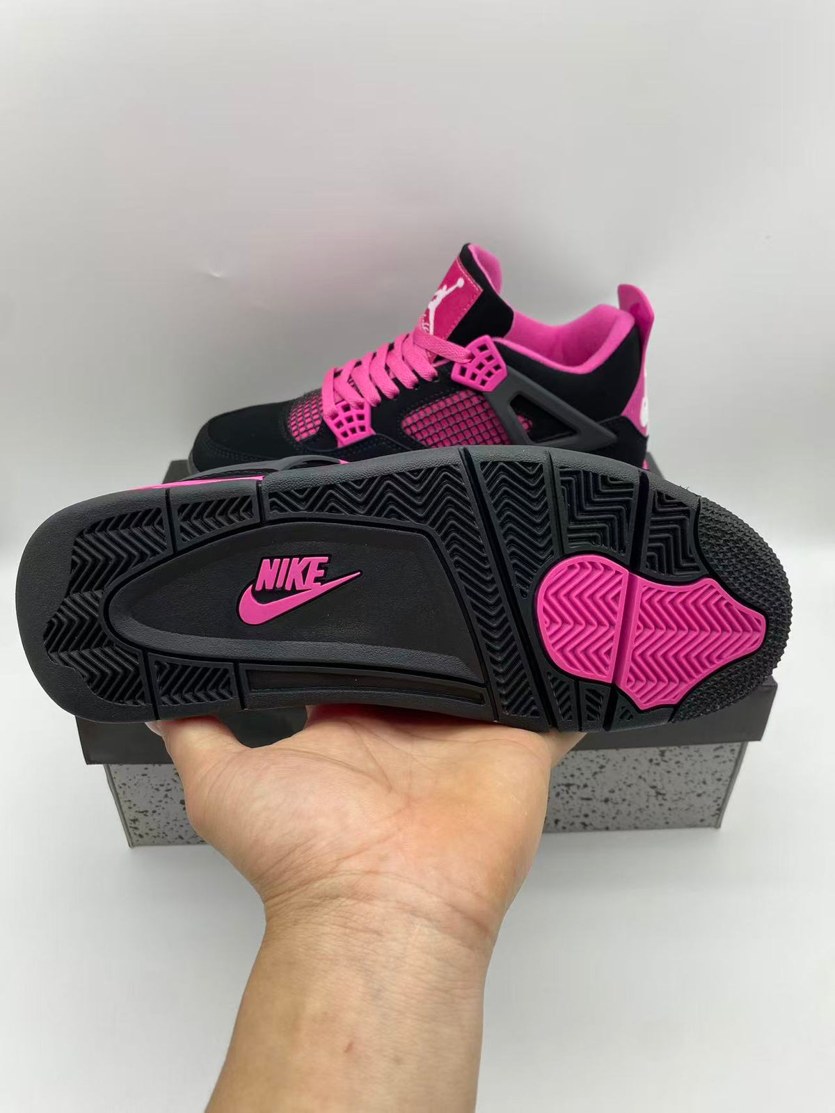 Air Jordan 4 Retro 'Vivid Pink' – Black / Vivid Pink