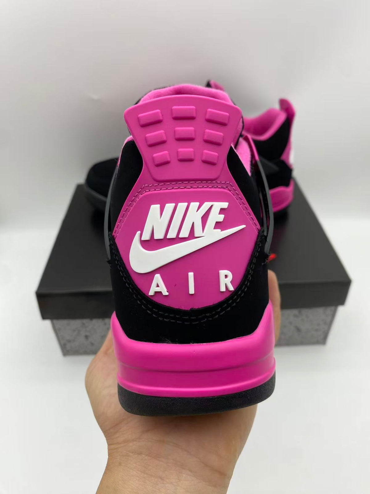 Air Jordan 4 Retro 'Vivid Pink' – Black / Vivid Pink
