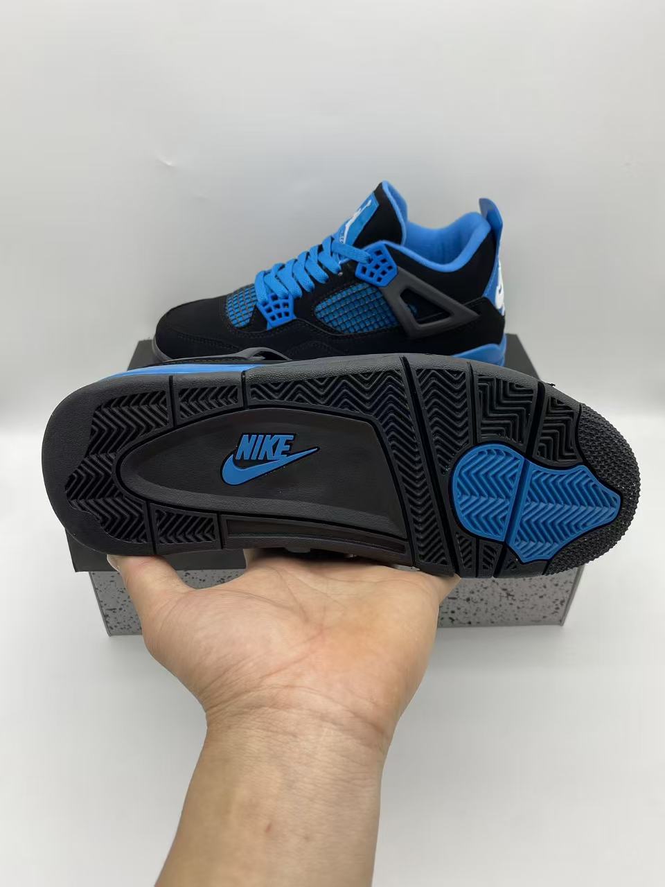 Air Jordan 4 Retro 'Blue Thunder' – Black / Photo Blue