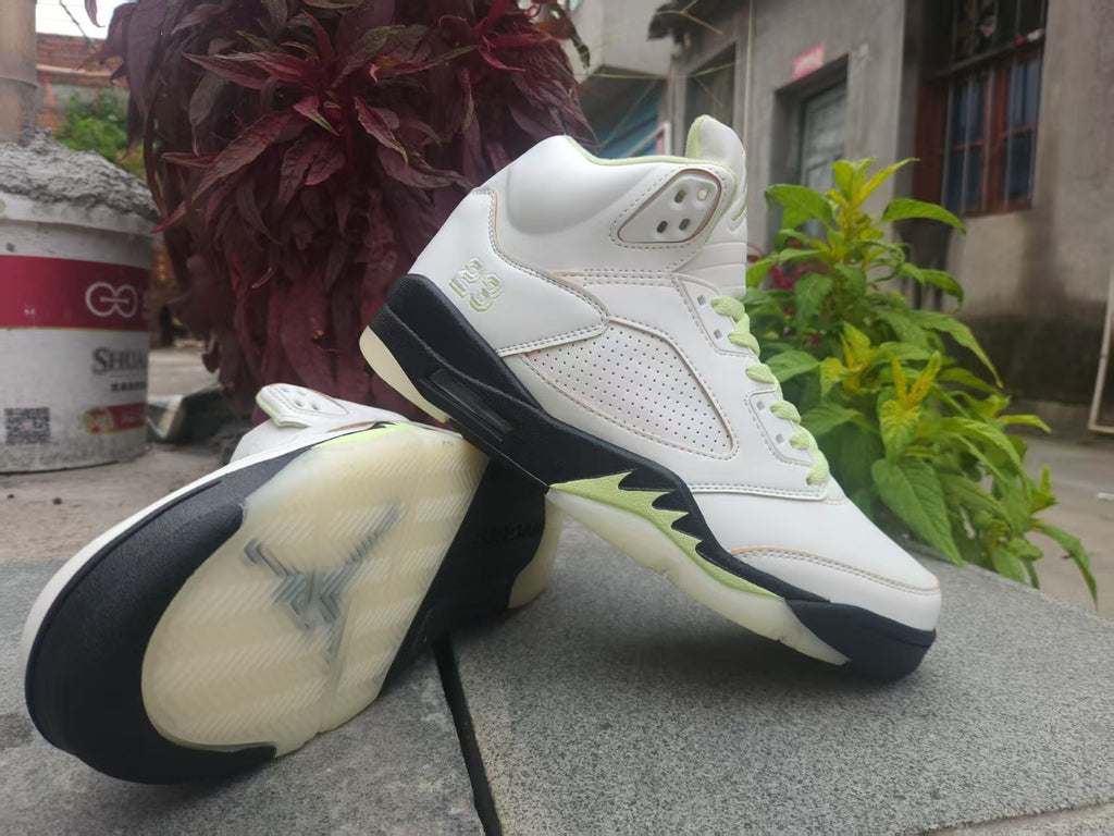 (WMNS) Air Jordan 5 Retro 'Luminous Green'